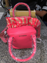 Cargar imagen en el visor de la galería, -- Steve Madden Bolsa Red Pink, con CrossBody Bamused -- ORIGINAL OUTLET
